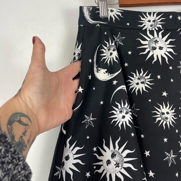 Hot Topic Black Zipper Moon Stars Skater Skirt EUC Size M - Picture 6 of 7